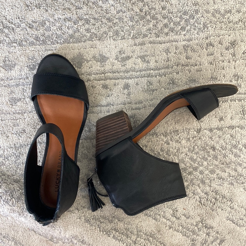 Lucky brand low heel open toe sandal 8.5